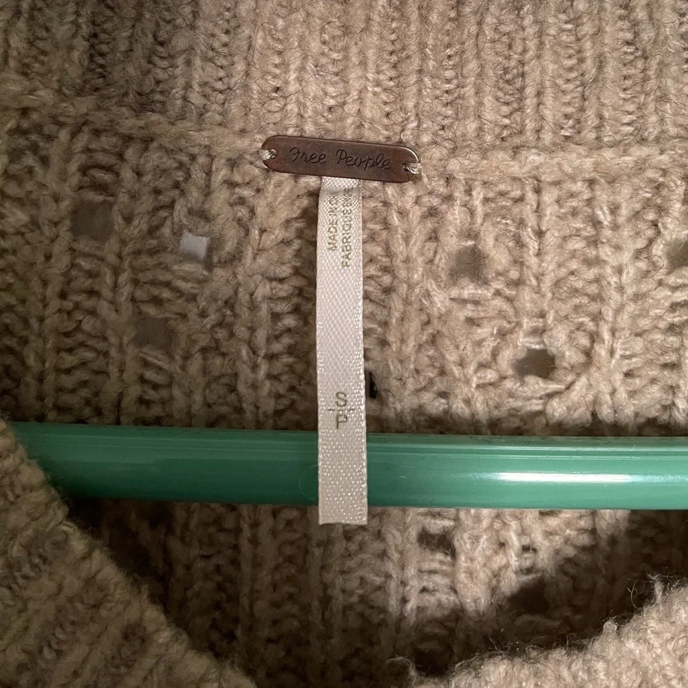 Free People Women’s Knit Scoop Neck Sweater. Size Small.